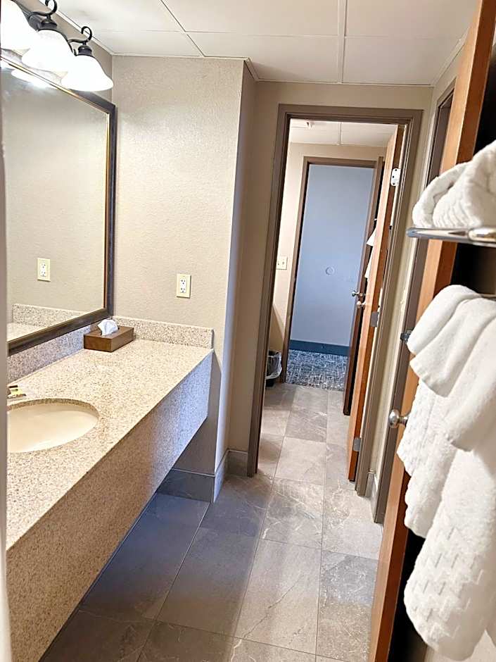 Best Western Plus Kelly Inn