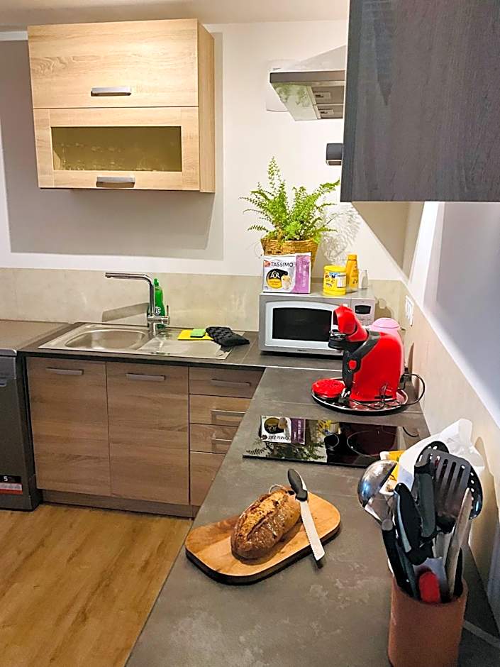 Hôte Labyrinthe lit 180 cm salle de bain, petit dej compris