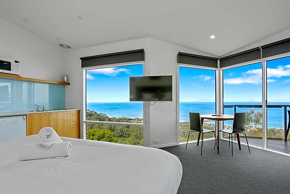 Chris's Beacon Point Restaurant & Villas
