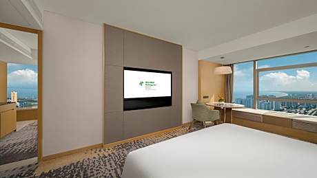 One-Bedroom Suite with Living/Dining Area and Sea View