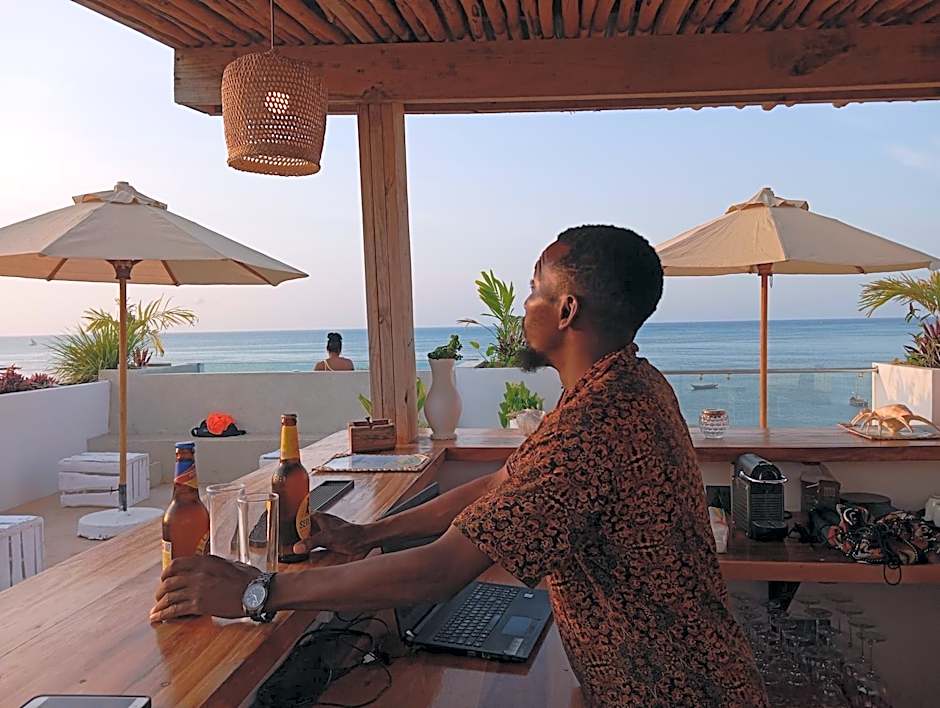 Aluna Beach Apartments