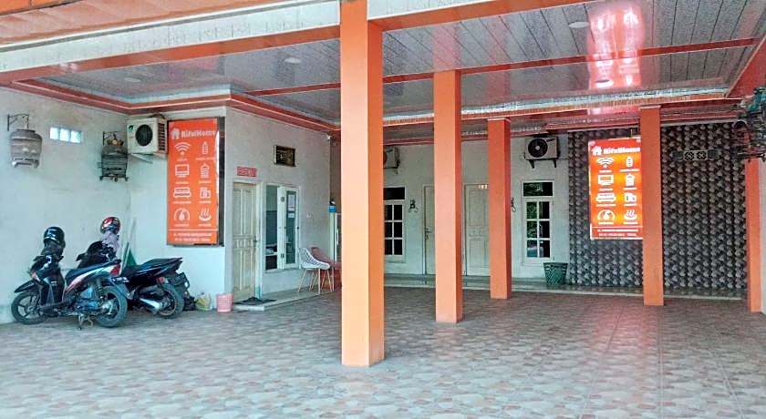 Urbanview Hotel Rifal Home Tegal