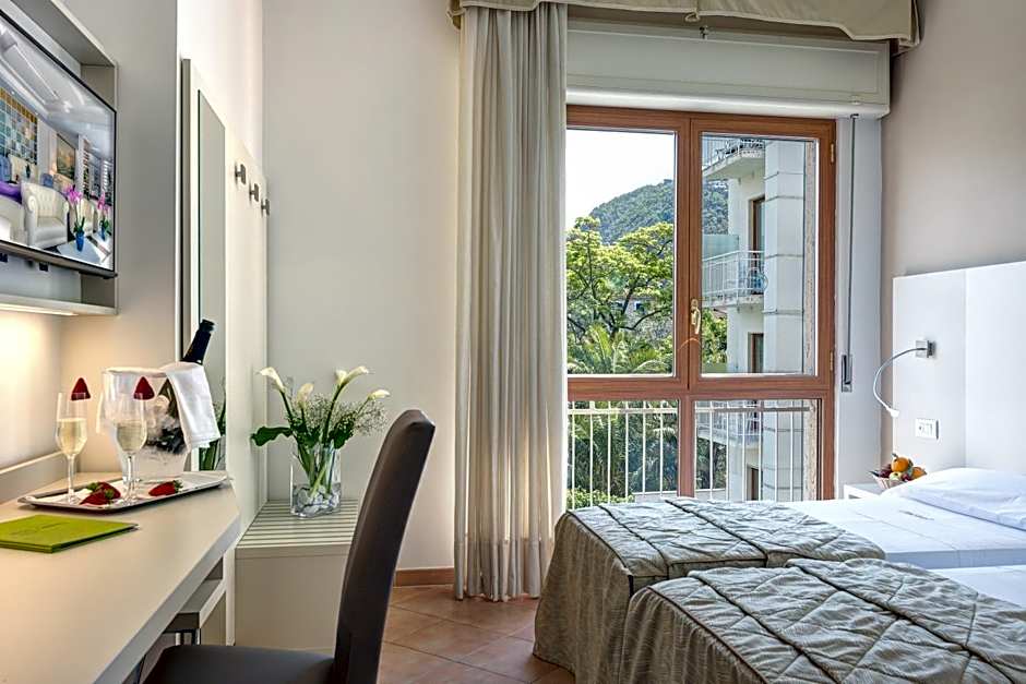 Photo 1 of 4 of 1 Double Bed or 2 Beds