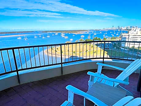Broadwater Shores Waterfront Apartments
