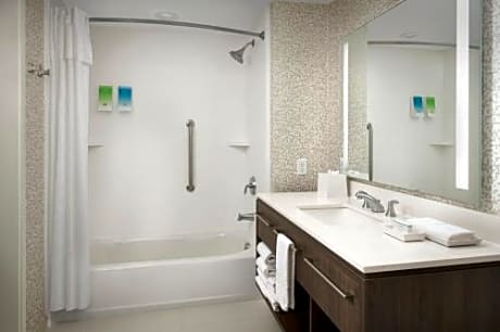 Queen Studio with Two Queen Beds - Mobility Accessible/Non-Smoking