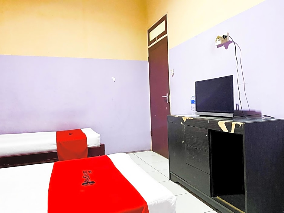 RedDoorz near Terminal Dangerakko Palopo