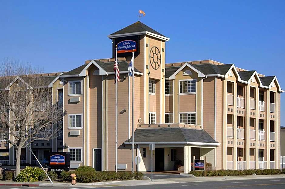 Photo 1 of 50 of Howard Johnson by Wyndham Salinas