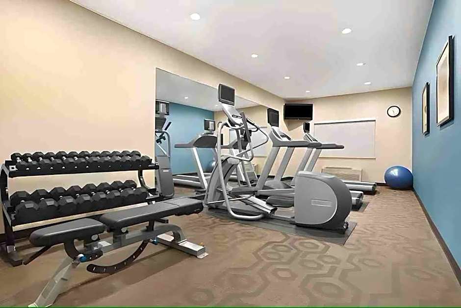 Dubuque Inn & Suites