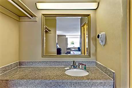 1 King Bed, Mobility Accessible Room, Non-Smoking
