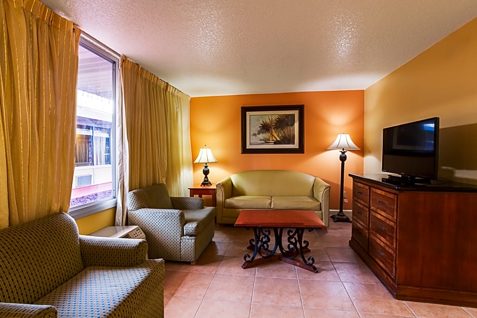 Celebration Suites At Old Town
