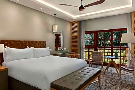 Guest room, 1 King, Forest view, Juliette Balcony