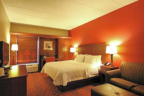 King Room with Sofa Bed and Study - Non-Smoking