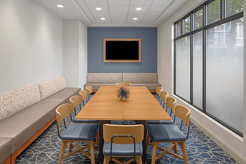 Holiday Inn Express & Suites Cambridge by IHG