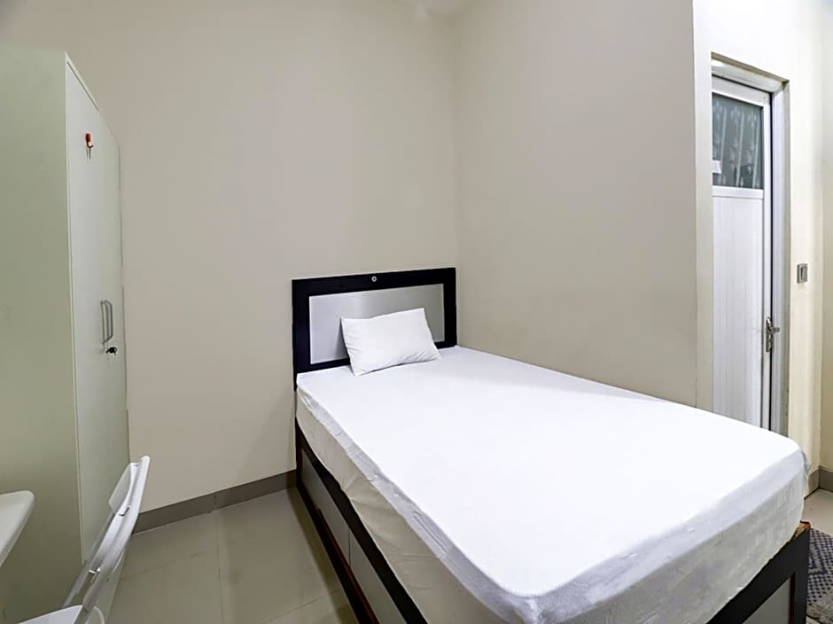 OYO Life 92707 D-akomiba Residence