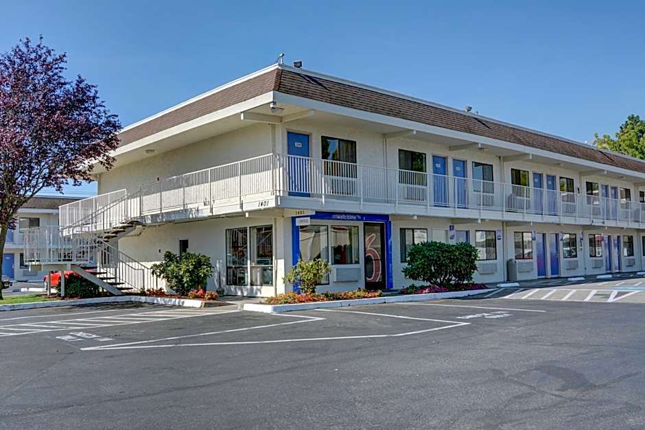 Motel 6-Salem, OR