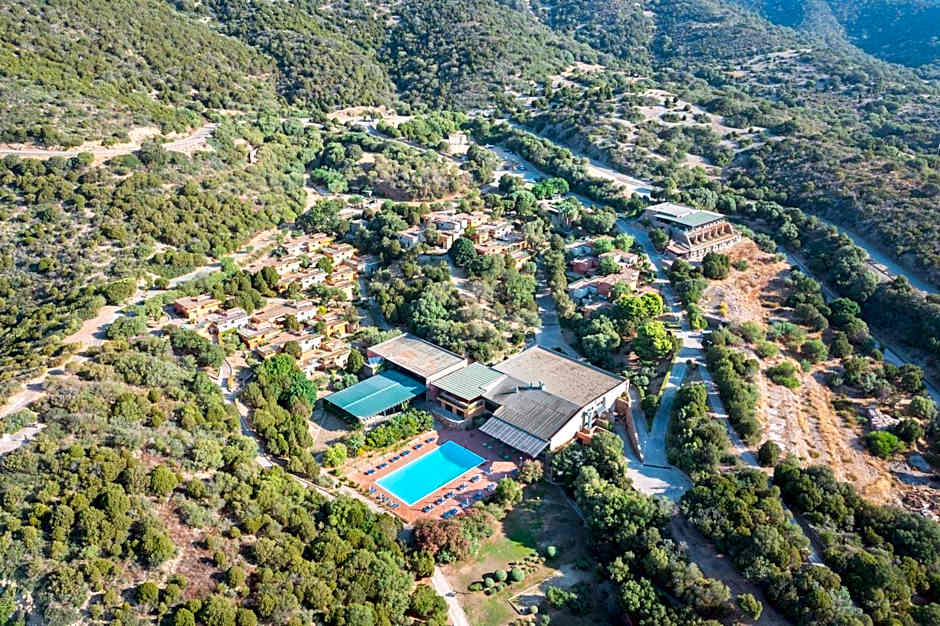 ISA-Ecovillage with swimming-pool in Teulada surrounded by greenery just 400 meters from the sea