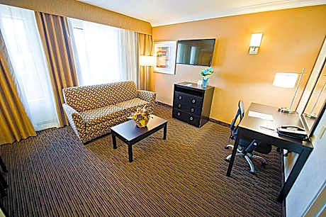 Family Suite - Courtyard View