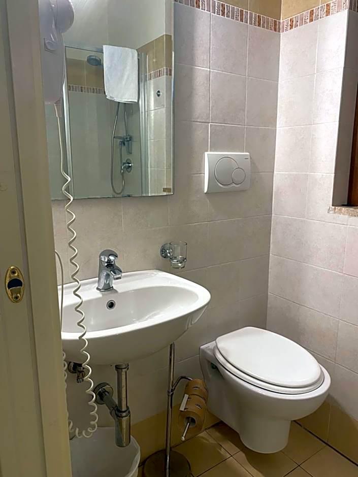 Photo 1 of 7 of Quadruple Room without view