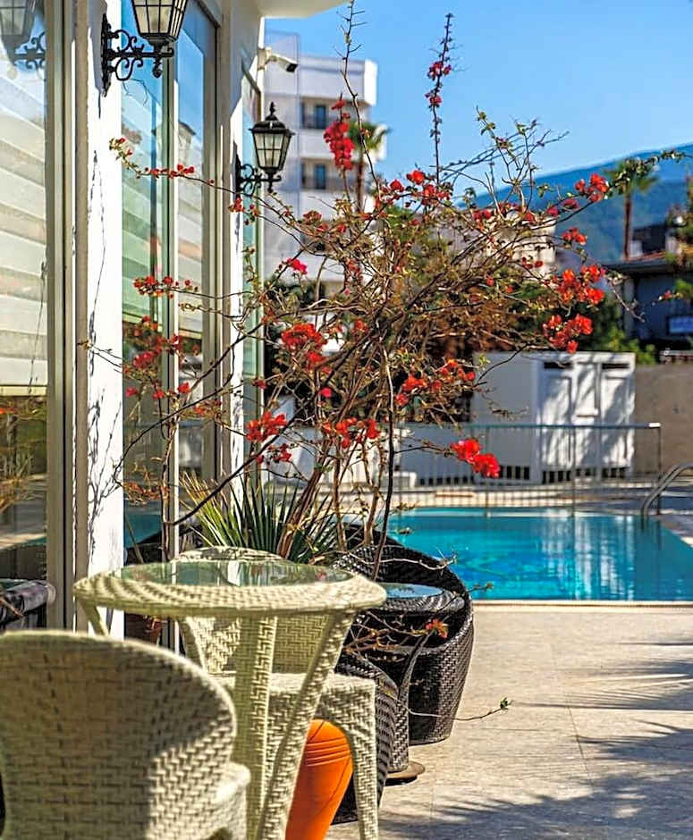 Aurasia Sea Side Hotel