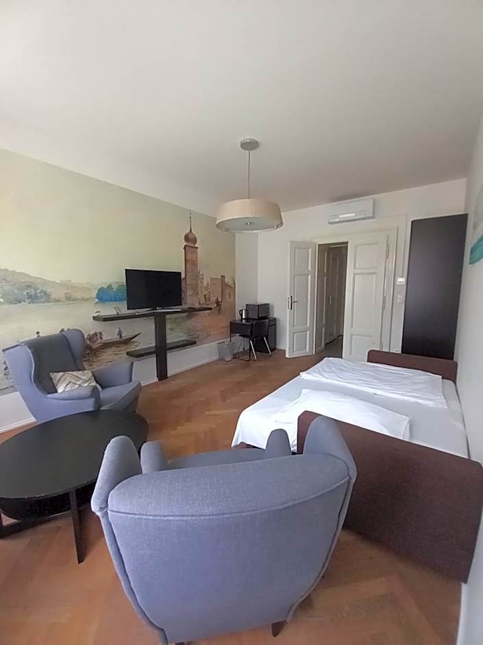 James Hotel & Apartments
