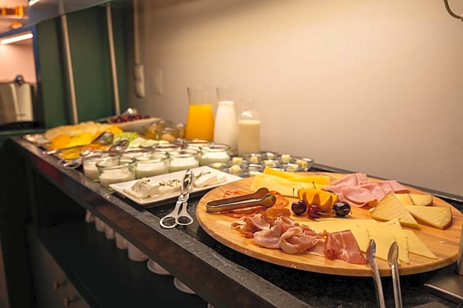 Casa do Bairro by Shiadu