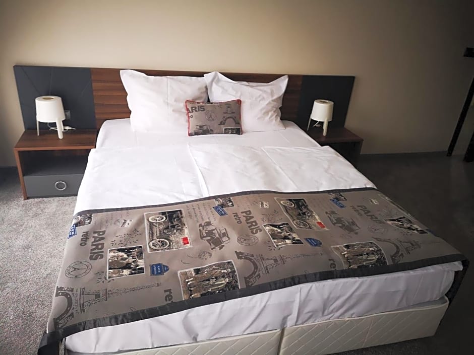 Family Hotel Novel City