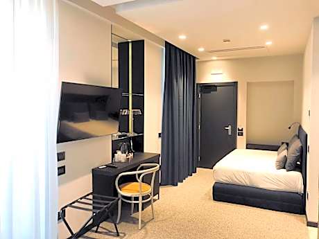 Junior Suite with King and Queen Bed - Terrace