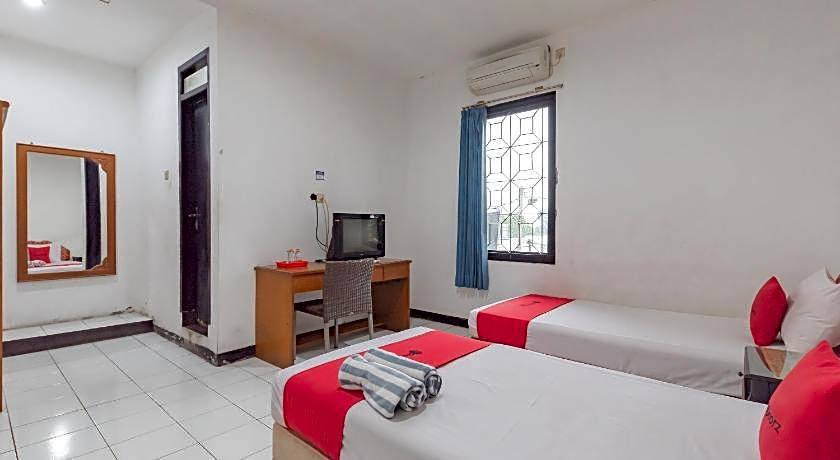 RedDoorz near Taman Kota Lapang Merdeka Sukabumi