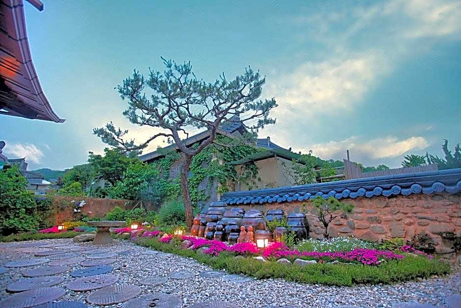 Samlockhon Hanok Guesthouse