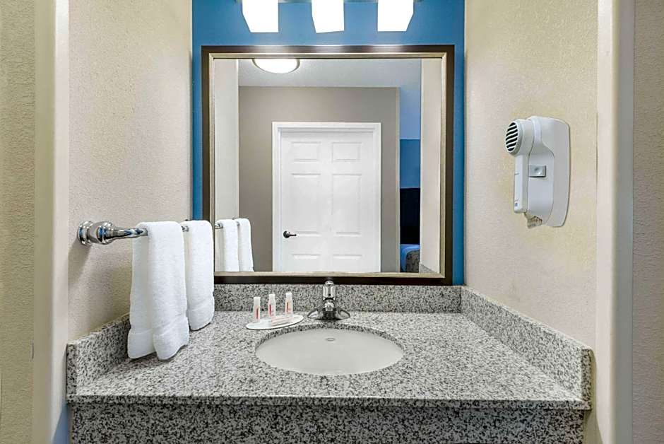 Baymont by Wyndham Erie