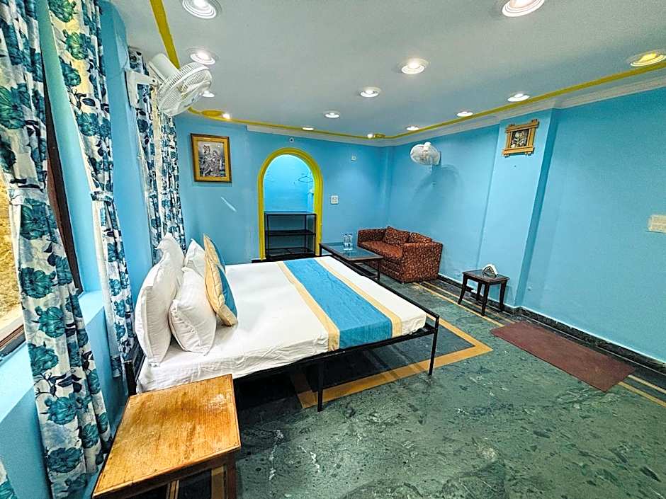 Hotel Lake Inn - A Luxury Lake View Hotel