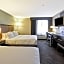 Holiday Inn Express Romulus / Detroit Airport By IHG