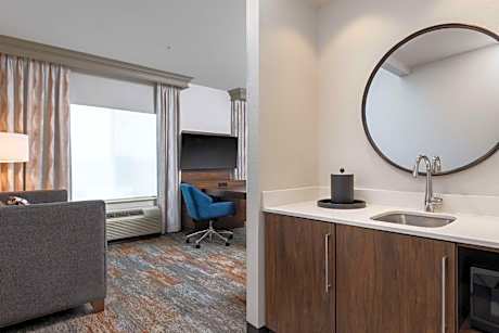 King Studio Suite with Sofa Bed - Non-Smoking