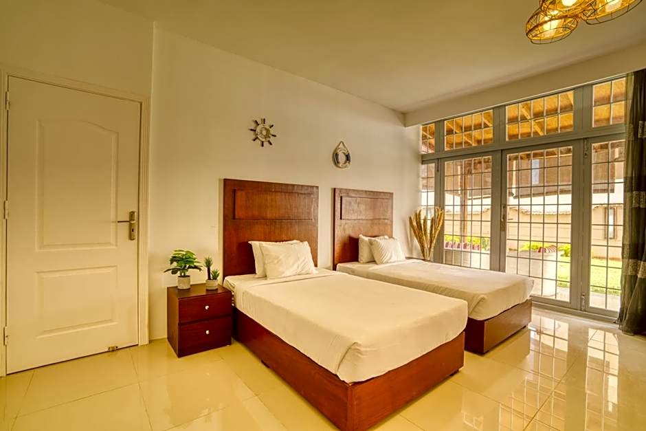 Spacious Garden Duplex near JW Marriott