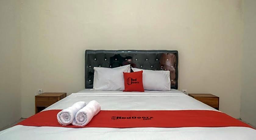 RedDoorz Plus Syariah @ Hotel Indonesia Kajen