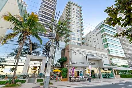 Apartamento pé na areia – 1 min da Praia Central