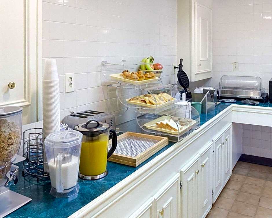 Econo Lodge Canton I-55