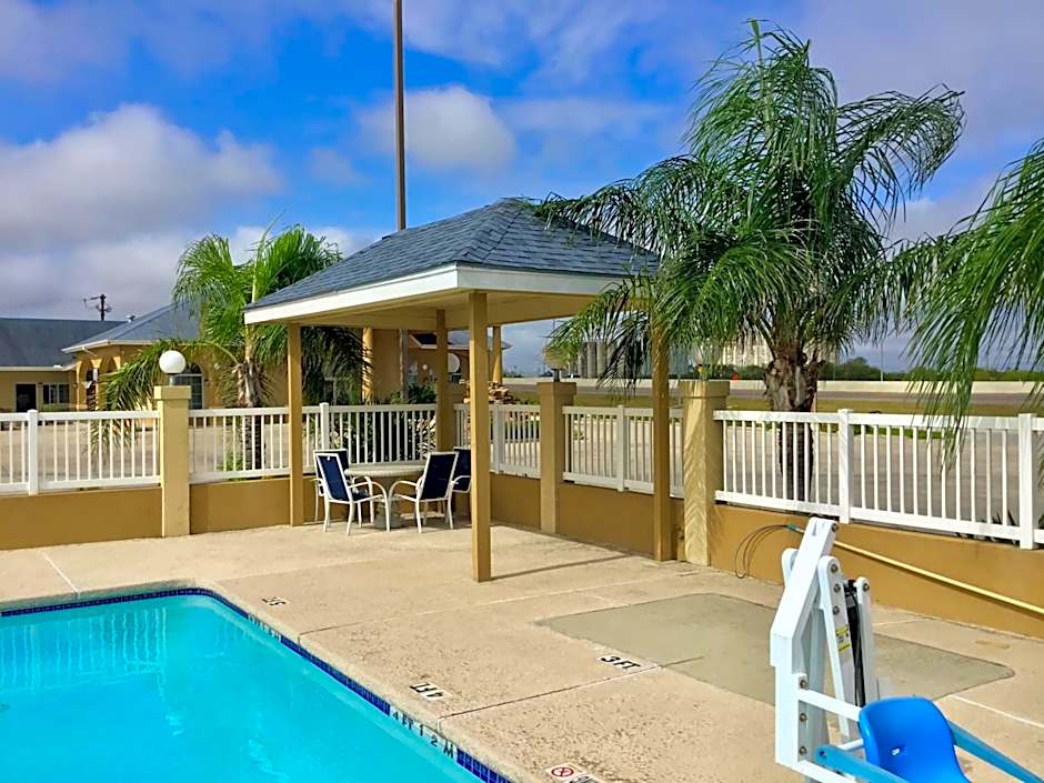 Days Inn by Wyndham Robstown