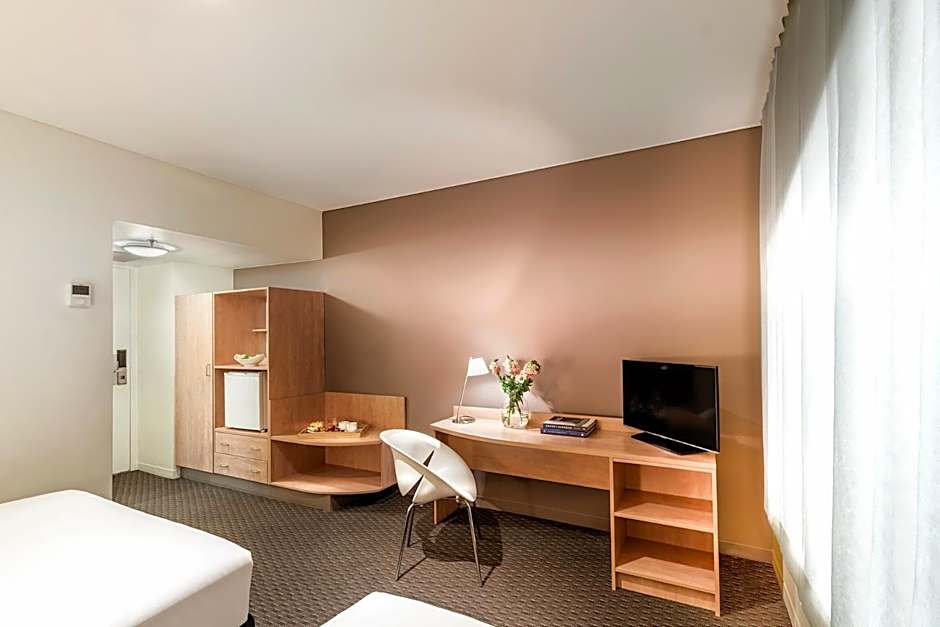 ibis Melbourne Hotel and Apartments