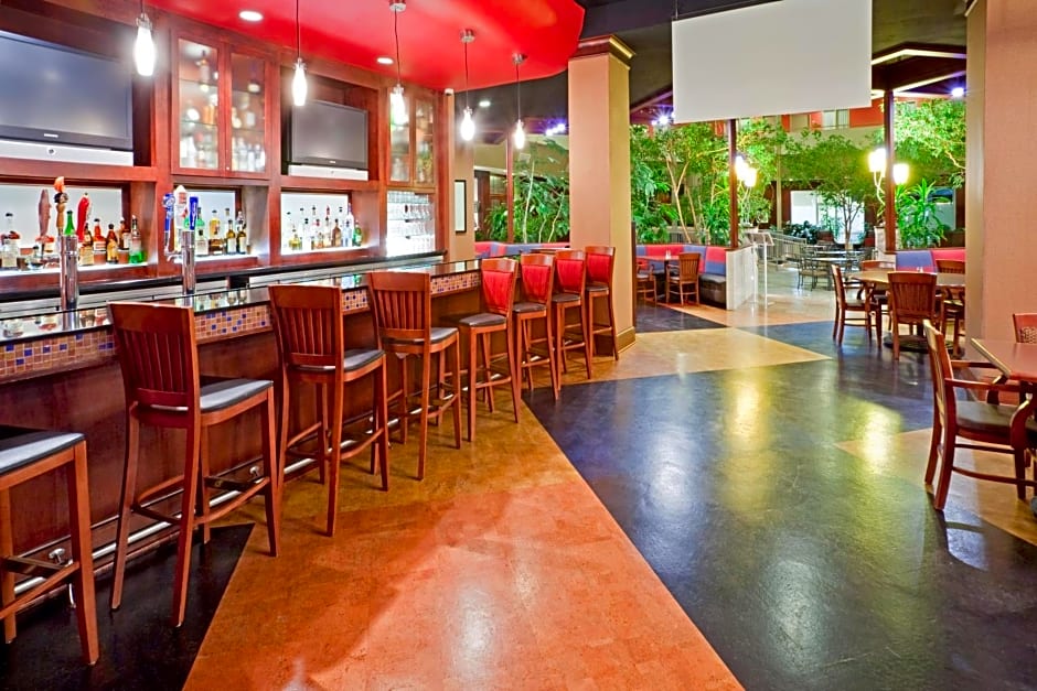 Crowne Plaza Suites Arlington, an IHG Hotel