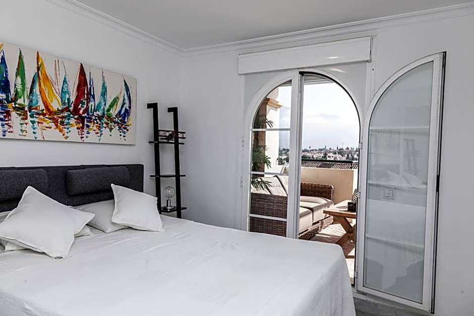 Señorío de Aloha Apartahotel