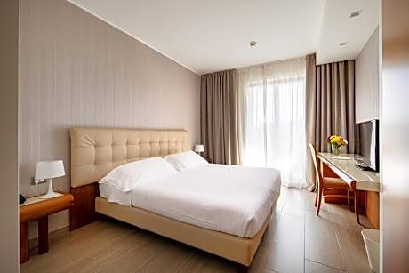 Superior Double Room with Pool View