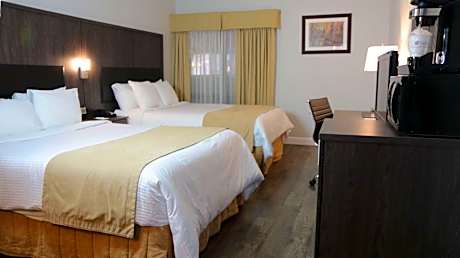 2 QUEEN BEDS,NSMK,REFRIG,COFMKR,WOODFL,BTHSHW,WORK,FULL BREAKFAST