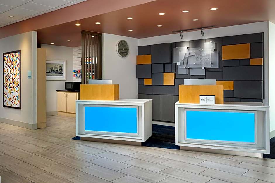 Holiday Inn Express And Suites Brunswick By IHG
