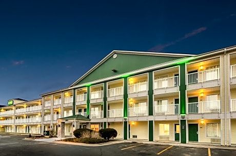 HomeTowne Studios by Red Roof Lake Charles - Sulphur
