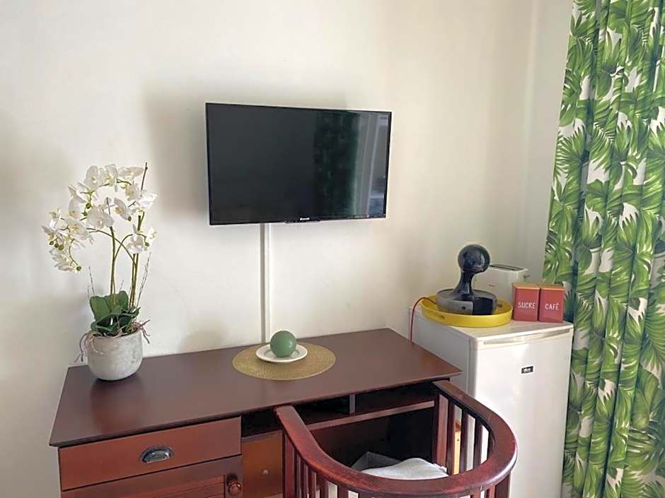 Au beau village studio rez de jardin