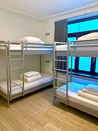 Quadruple Room with Private Bathroom