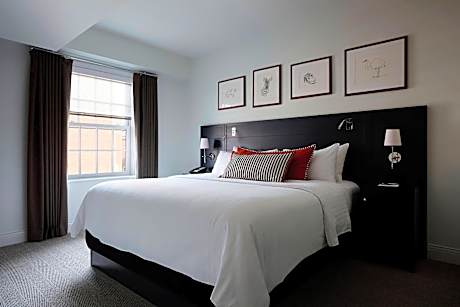One-Bedroom King Suite