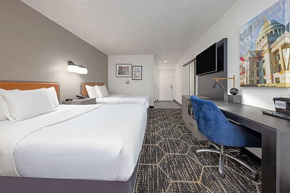 La Quinta Inn & Suites by Wyndham El Dorado