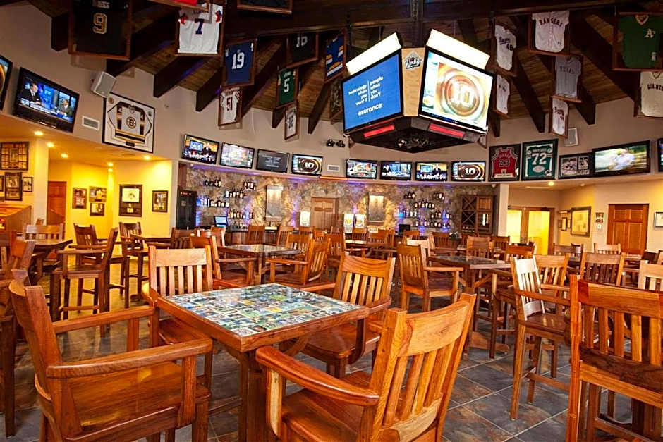 Clarion Suites Roatan At Pineapple Villas